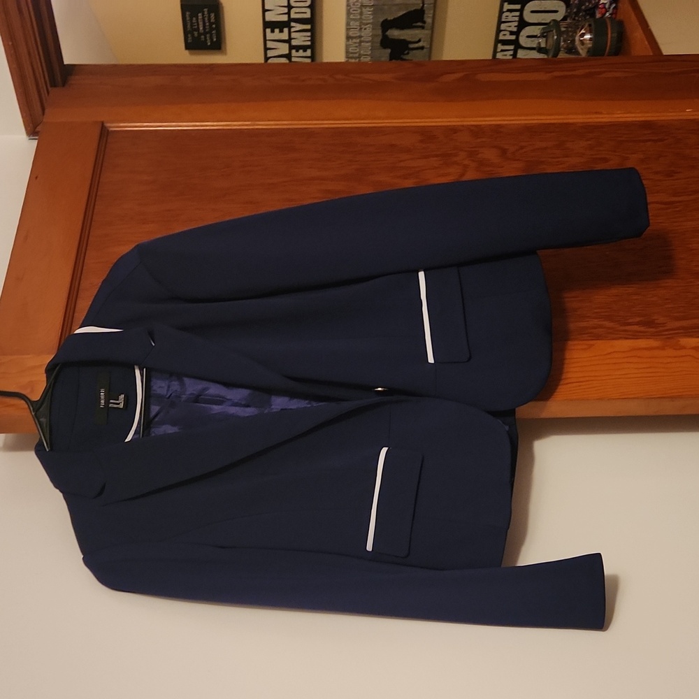 Forever 21 navy blue with white striped pockets blazer, size medium